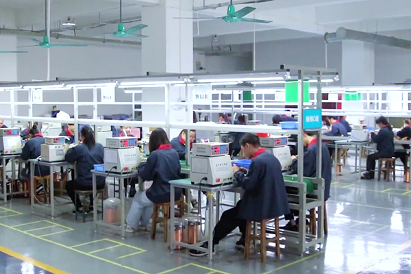 Qu'est-ce qui fait d'un transformateur haute fréquence à noyau de ferrite ETD le meilleur choix pour les alimentations à découpage modernes